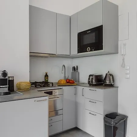 P&o Warecka Street Varsó