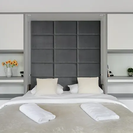 P&o Warecka Street Varsó