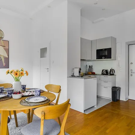 P&o Warecka Street * Varsó